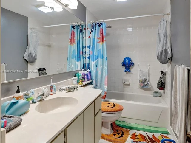 313 Buttonwood Ln, Boynton Beach FL 33436