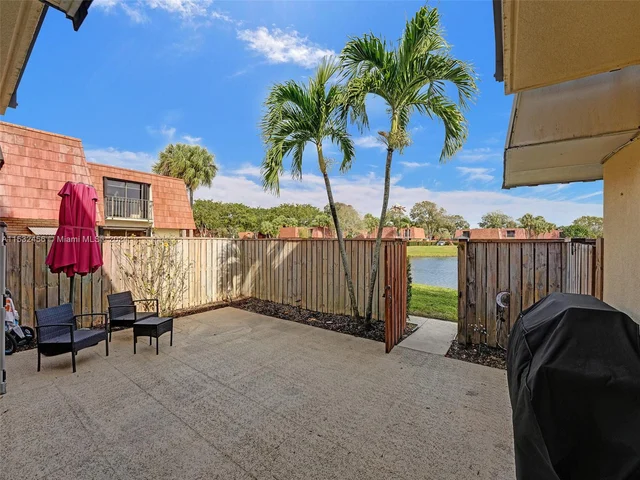 313 Buttonwood Ln, Boynton Beach FL 33436