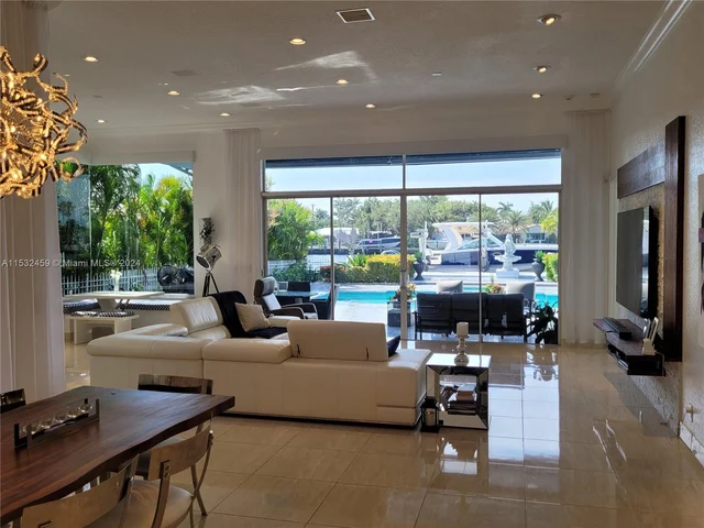 301 S Riverside Dr, Pompano Beach FL 33062