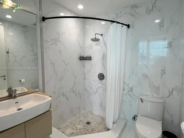 200 Biscayne Blvd Way # 4811, Miami FL 33131