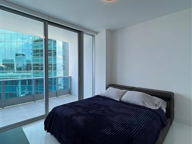 200 Biscayne Blvd Way # 4811, Miami FL 33131