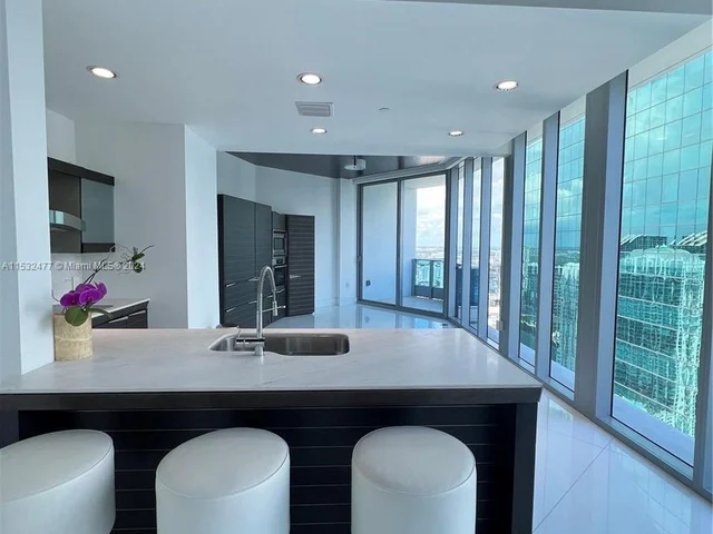 200 Biscayne Blvd Way # 4811, Miami FL 33131