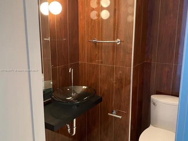 200 Biscayne Blvd Way # 4811, Miami FL 33131