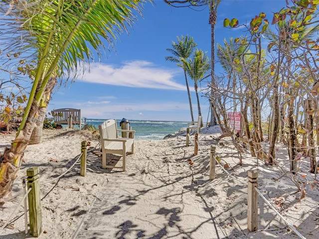 2606 N Riverside Dr, Pompano Beach FL 33062