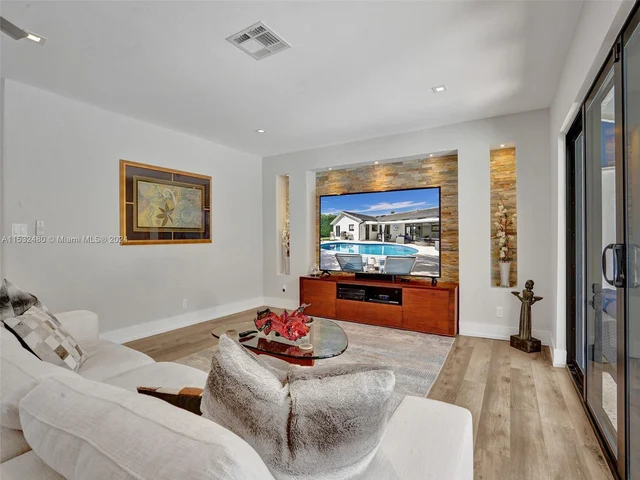 2606 N Riverside Dr, Pompano Beach FL 33062