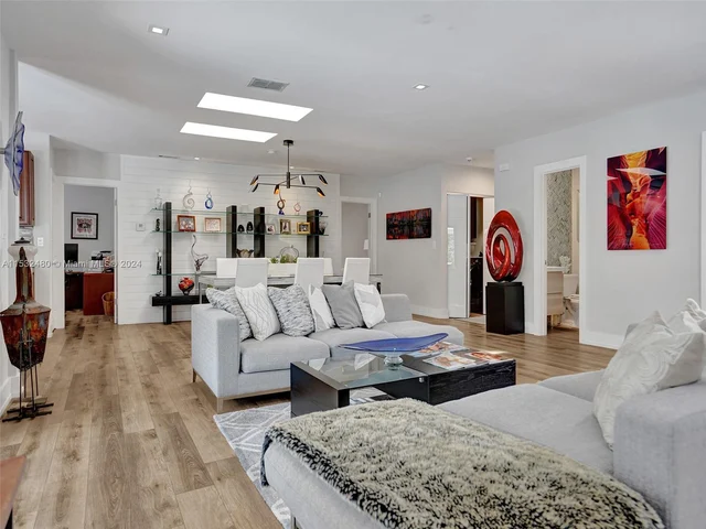 2606 N Riverside Dr, Pompano Beach FL 33062