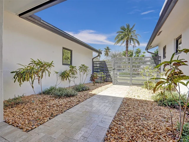 2606 N Riverside Dr, Pompano Beach FL 33062