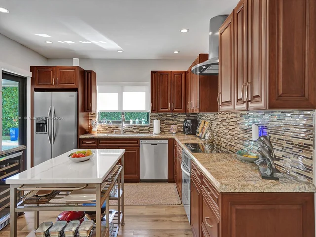 2606 N Riverside Dr, Pompano Beach FL 33062