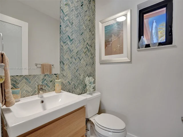 2606 N Riverside Dr, Pompano Beach FL 33062