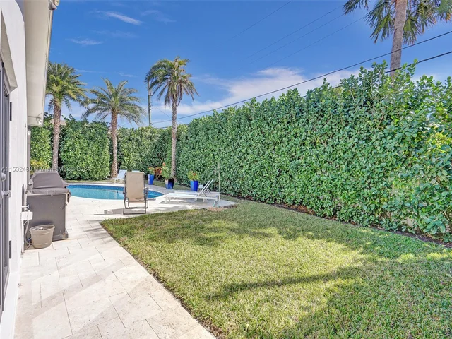 2606 N Riverside Dr, Pompano Beach FL 33062