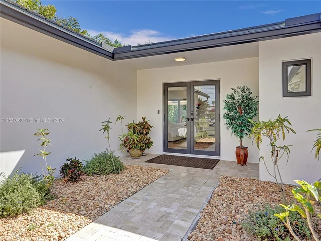 2606 N Riverside Dr, Pompano Beach FL 33062