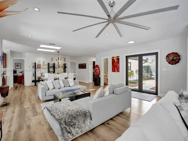 2606 N Riverside Dr, Pompano Beach FL 33062