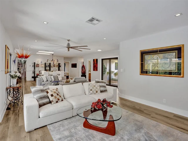 2606 N Riverside Dr, Pompano Beach FL 33062