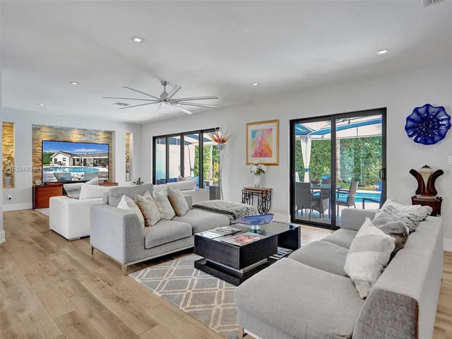 2606 N Riverside Dr, Pompano Beach FL 33062