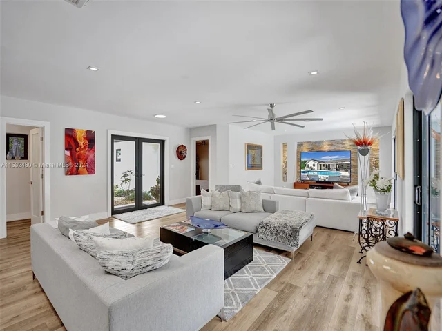 2606 N Riverside Dr, Pompano Beach FL 33062