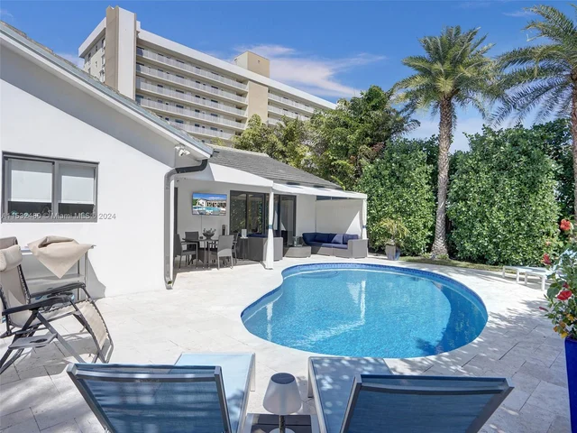 2606 N Riverside Dr, Pompano Beach FL 33062