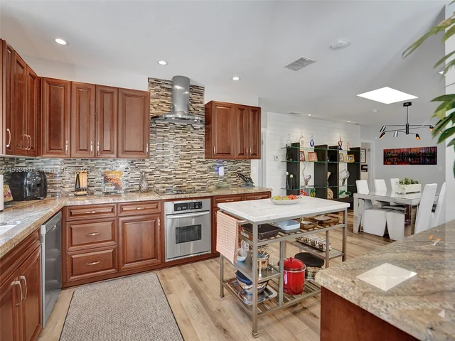 2606 N Riverside Dr, Pompano Beach FL 33062