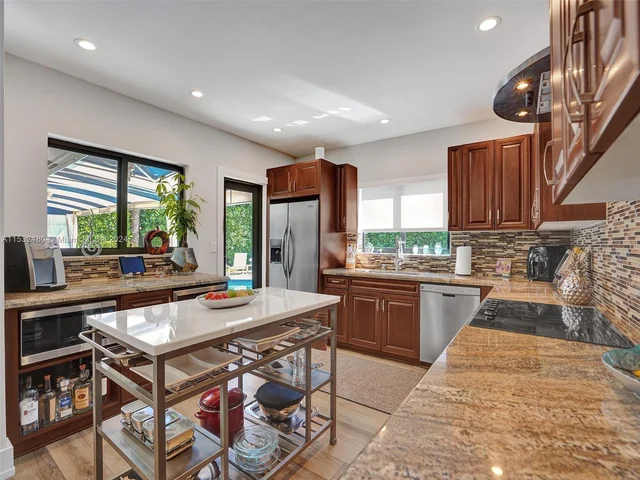 2606 N Riverside Dr, Pompano Beach FL 33062