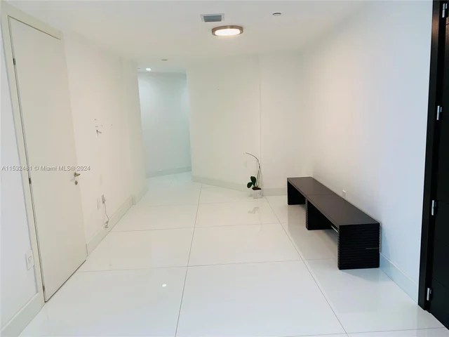 200 Biscayne Boulevard Way # 4811, Miami FL 33131