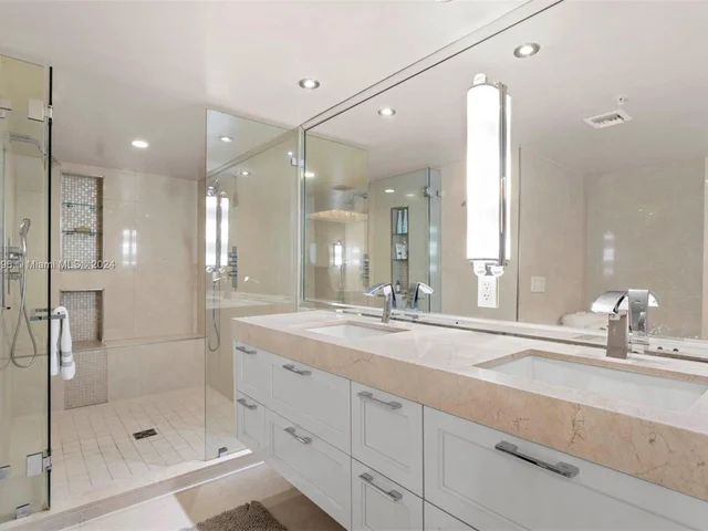 1900 Sunset Harbour Dr, Miami Beach FL 33139