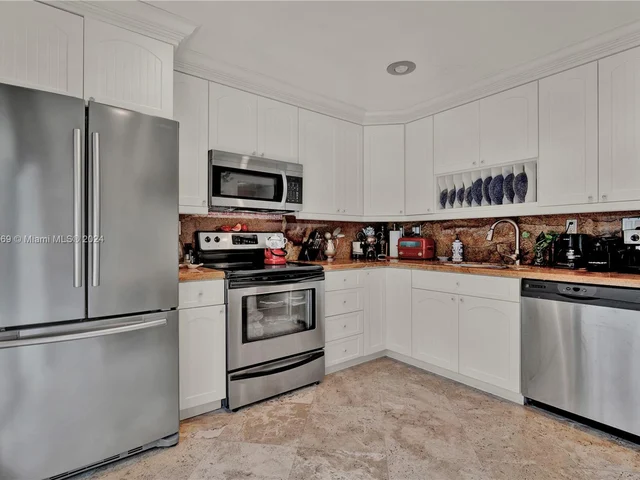 7028 SW 127th Ct, Miami FL 33183