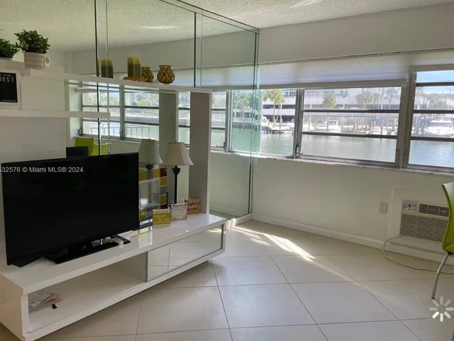 220 Kings Point Dr # 105, Sunny Isles Beach FL 33160