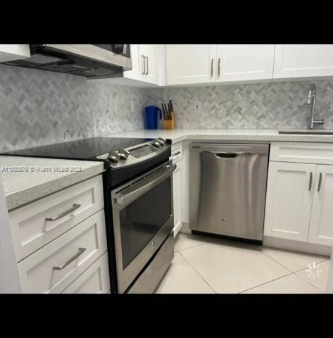 220 Kings Point Dr # 105, Sunny Isles Beach FL 33160