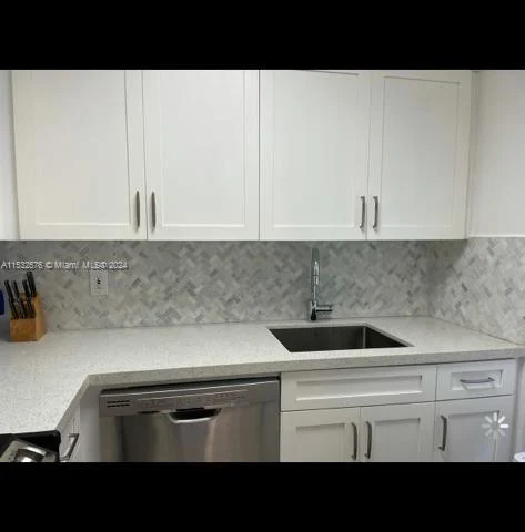 220 Kings Point Dr # 105, Sunny Isles Beach FL 33160