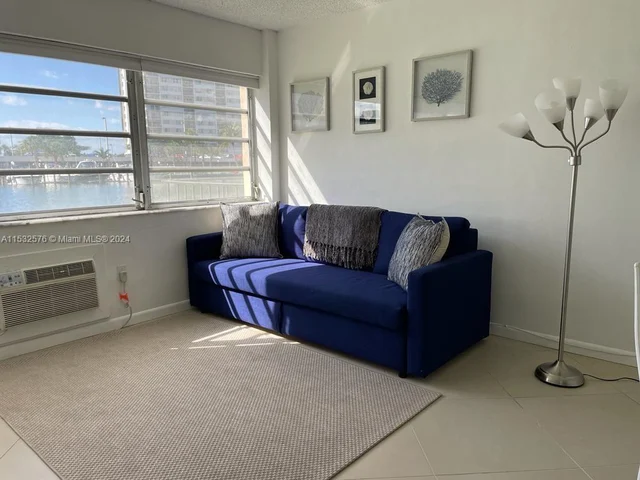 220 Kings Point Dr # 105, Sunny Isles Beach FL 33160