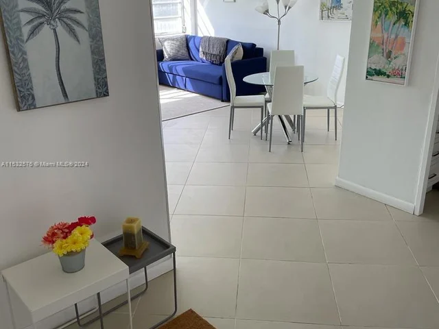 220 Kings Point Dr # 105, Sunny Isles Beach FL 33160