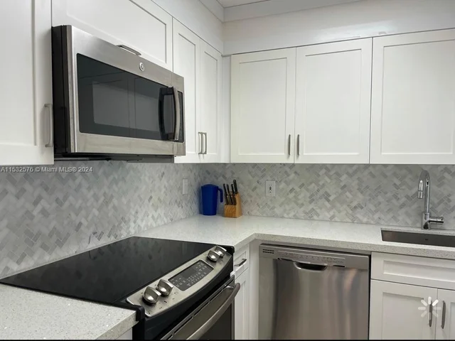 220 Kings Point Dr # 105, Sunny Isles Beach FL 33160