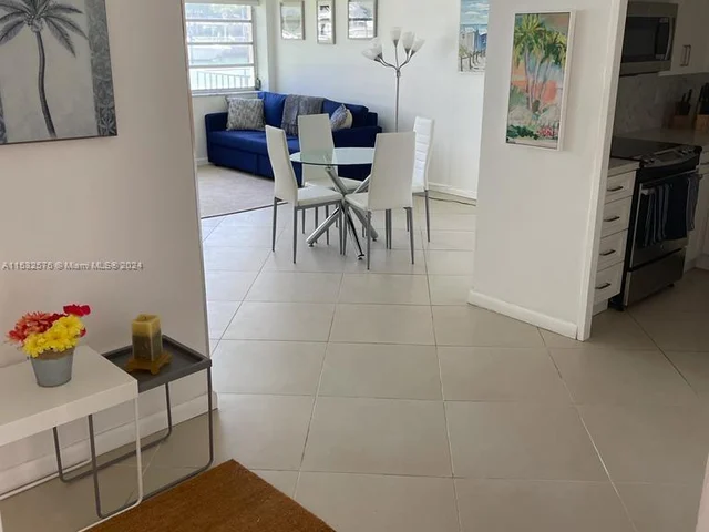 220 Kings Point Dr # 105, Sunny Isles Beach FL 33160