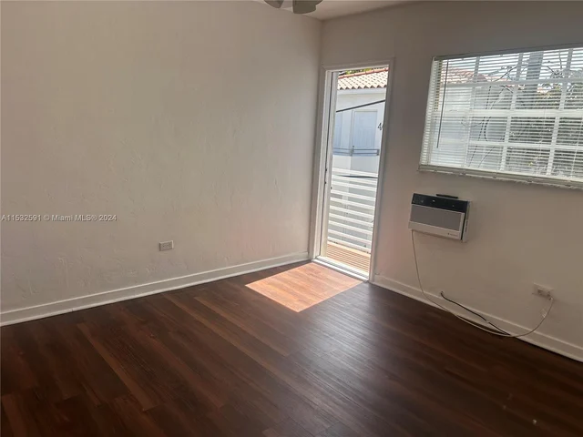 430 76th St # 4, Miami Beach FL 33141