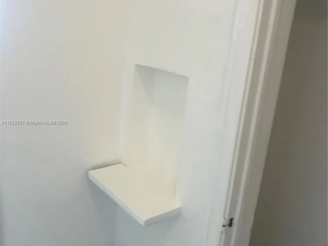 430 76th St # 4, Miami Beach FL 33141