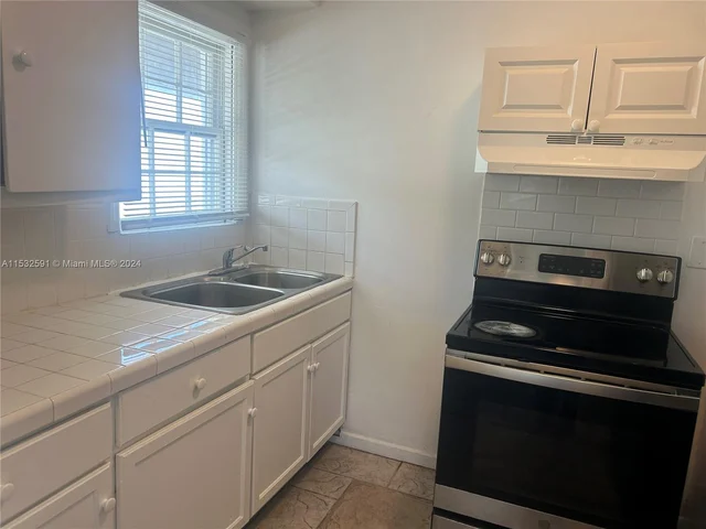 430 76th St # 4, Miami Beach FL 33141