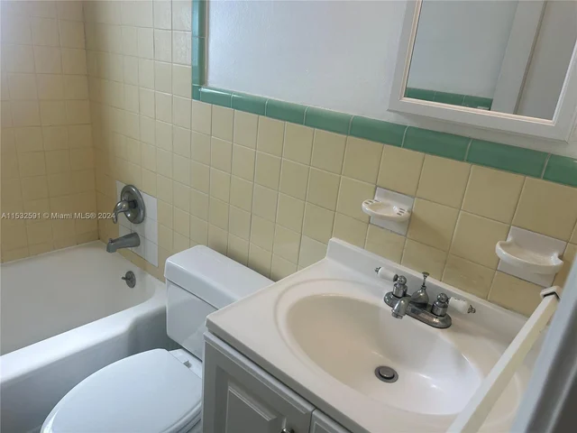 430 76th St # 4, Miami Beach FL 33141