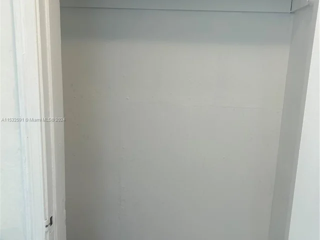 430 76th St # 4, Miami Beach FL 33141