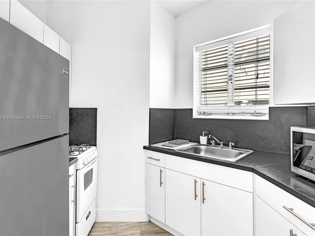 3920 Garden Ave # 17, Miami Beach FL 33140