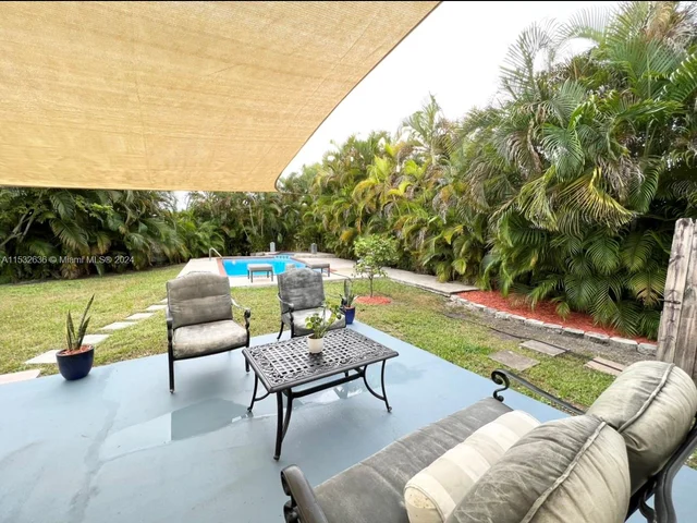 9548 SW 154th Pl, Miami FL 33196