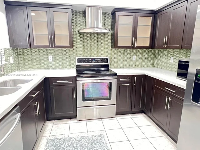 9548 SW 154th Pl, Miami FL 33196