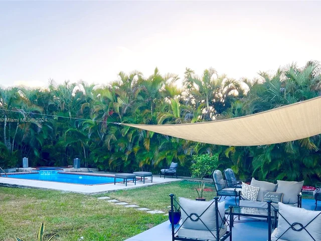 9548 SW 154th Pl, Miami FL 33196