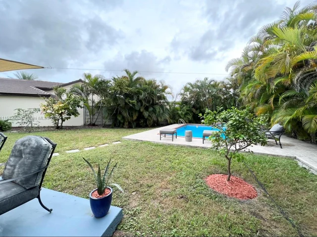 9548 SW 154th Pl, Miami FL 33196