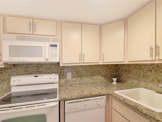 800 West Ave # 705, Miami Beach FL 33139