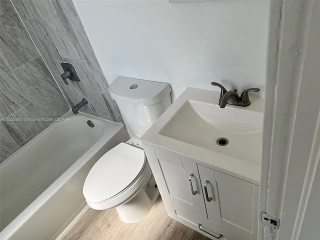 1552 SW 2nd St # 10, Miami FL 33135