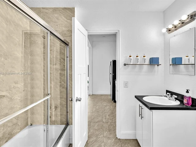 3920 Garden Ave # 18, Miami Beach FL 33140