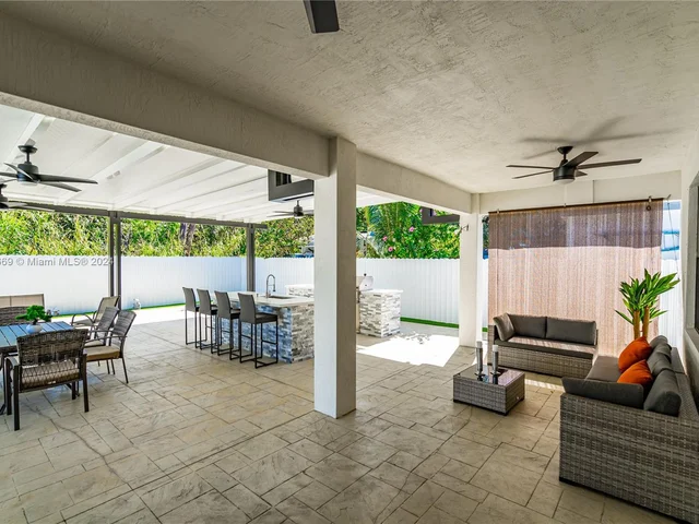 21545 SW 125th Psge, Miami FL 33177