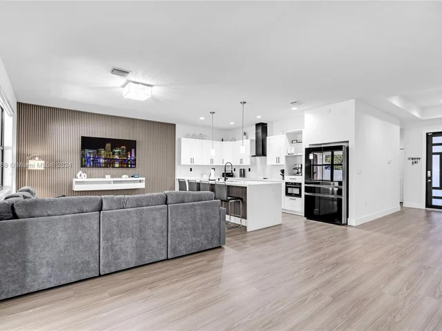 21545 SW 125th Psge, Miami FL 33177