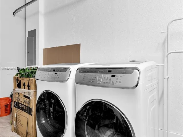 21545 SW 125th Psge, Miami FL 33177