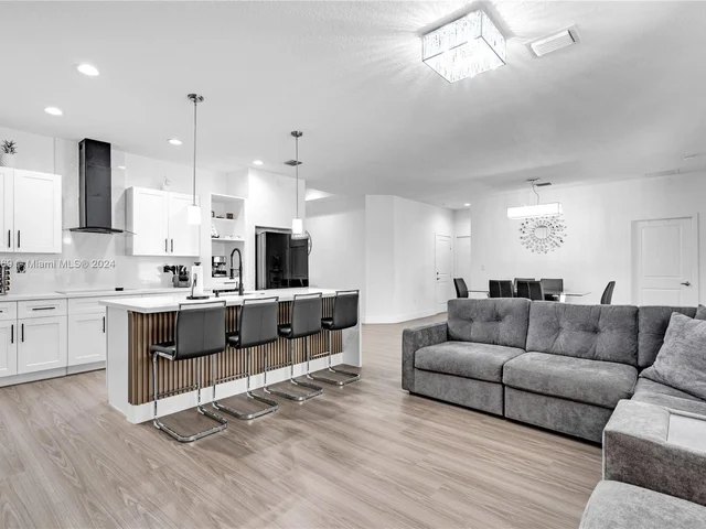 21545 SW 125th Psge, Miami FL 33177