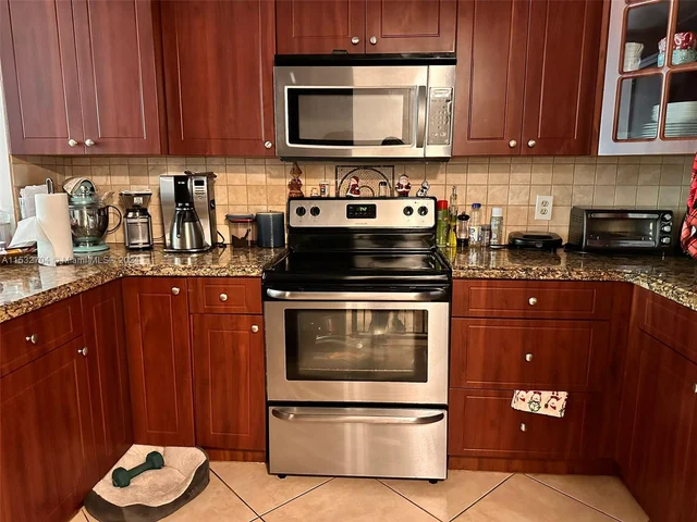 9410 Live Oak Pl # 305, Davie FL 33324